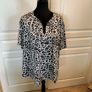 Women’s top in new condition used once.